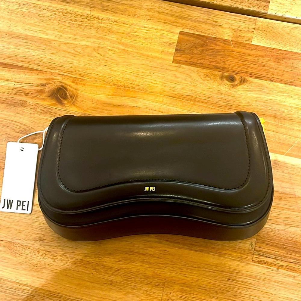 Jw Pei vegan, amazing style, modern and clean. Amazing for a first date!